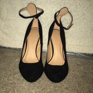 Wild diva closed toe heels